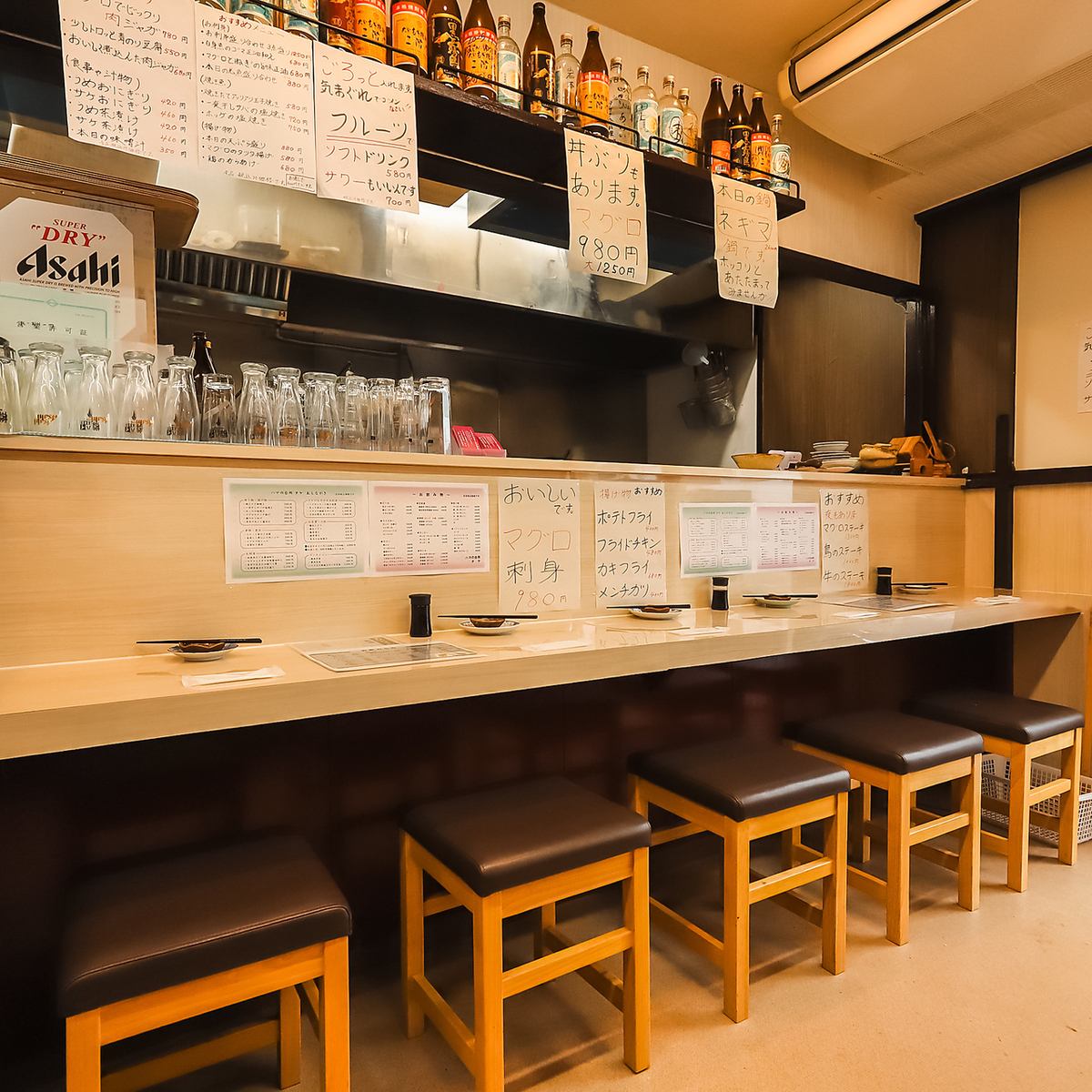 落ち着いた雰囲気の中でお食事をお楽しみくださいませ!