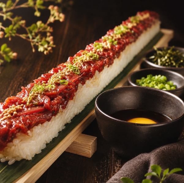 和桜名物 ユッケ寿司!