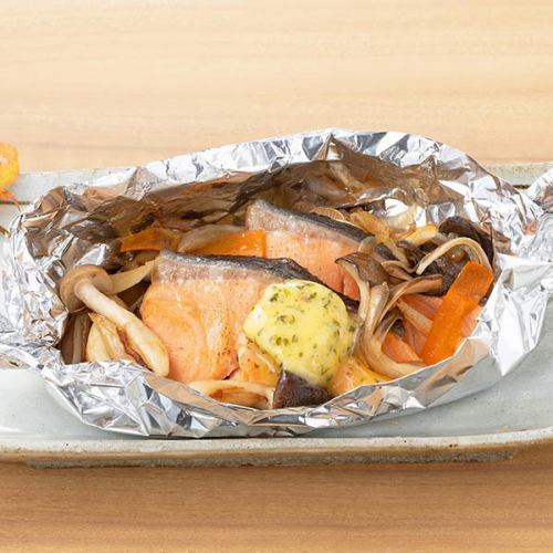 秋鮭と木の子のガーリックバター焼き