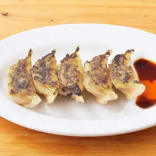 【酒場の定番】ひとくち屋台餃子 五ヶ