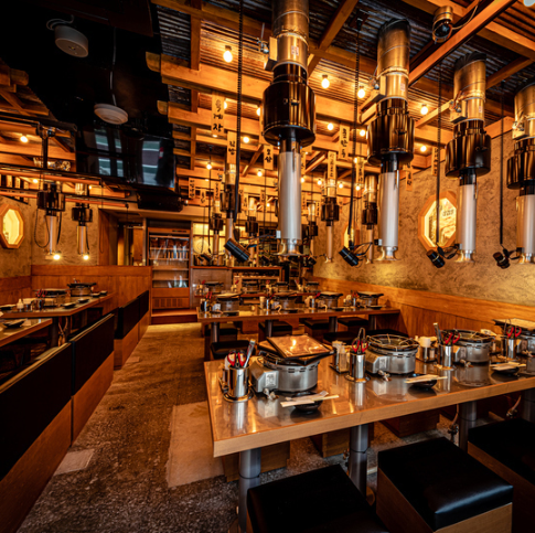 【本場さながらの雰囲気】ハヌリ中目黒店は、これまでにない新スタイルでOPEN★安くて旨い！韓国の市場の中の大衆屋台食堂をコンセプトに、ユッケ、生サムギョプサル、コプチャン、焼肉などをお楽しみ頂けます！