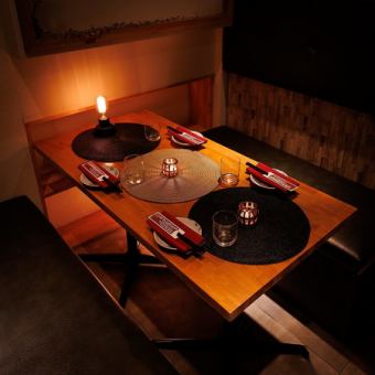 飲み会や宴会、接待、女子会、合コンなど各種宴会に最適な個室席をご用意しております。ゆったりと落ち着きある空間は、大人な雰囲気あるこだわりの個室空間です。