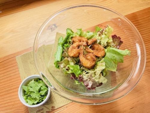 Garlic shrimp and coriander salad