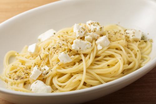 Spaghetti with feta cheese and salted lemon