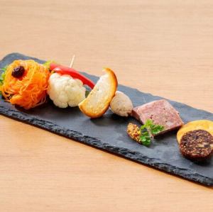 Assorted appetizers 5 varieties