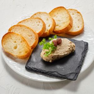 Liver pâté with baguette