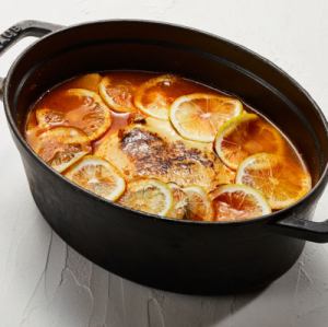 ひな鶏とごろごろ野菜　ピリ辛トマト檸檬STAUB