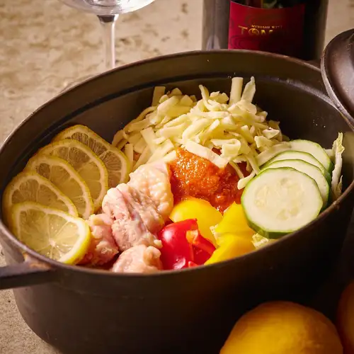 ひな鶏とごろごろ野菜　ピリ辛トマト檸檬STAUB