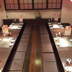[Can be reserved for parties of 30 or more] A private room with a sunken kotatsu table, perfect for various banquets.