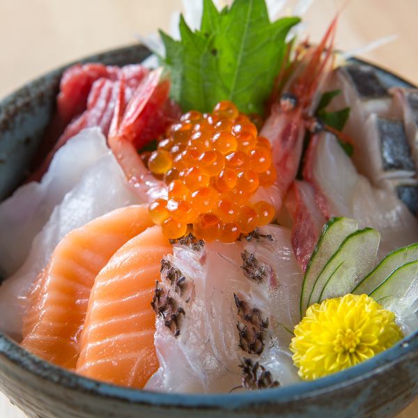 ≪海の宝石箱≫海鮮丼　1200円(税込)～