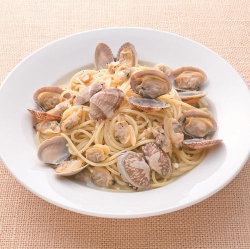 Clams soup with black pepper