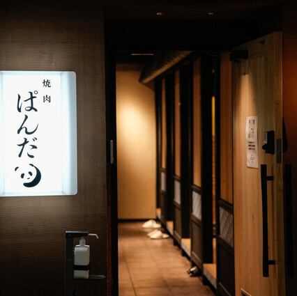 お肉を焼くガスコンロの真上にはダクトが設置され、衣類への匂い移りがしにくい造りとなっております。アットホームなムードですので、普段使いの焼肉店としてご利用ください♪