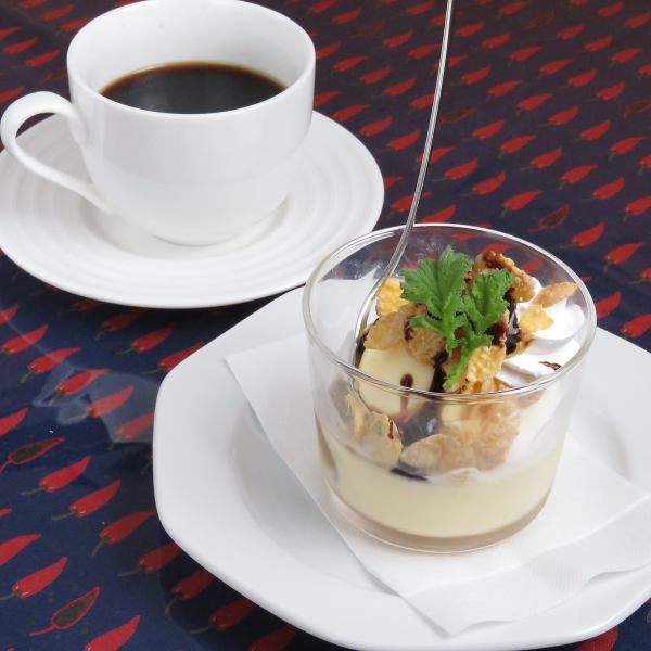 セットメニューご注文の方にカップデザートサービス♪