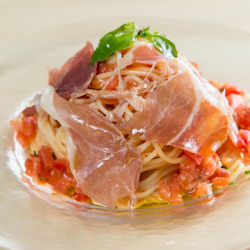 Fresh Tomato Cold Pasta with Prosciutto