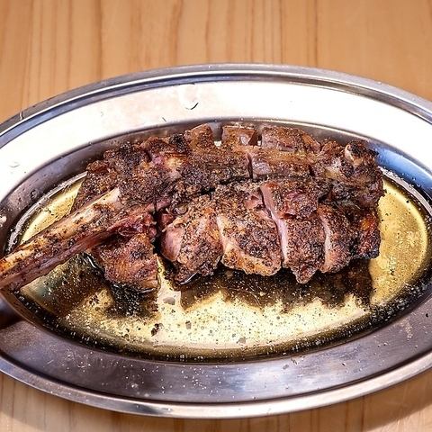 香川県産親鳥の中でも250g以上を選定した豪快な骨付鳥を堪能!