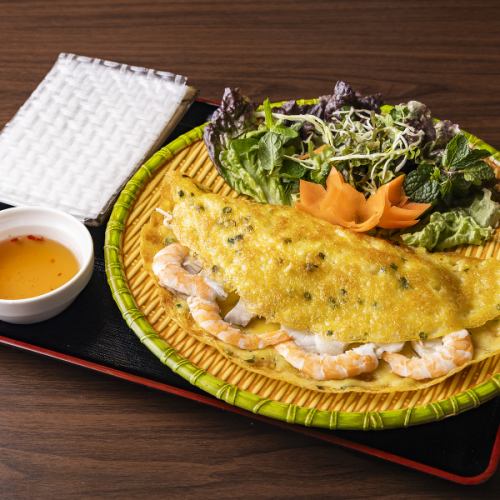 海老と野菜がたっぷり入った本格派ベトナム風お好み焼き