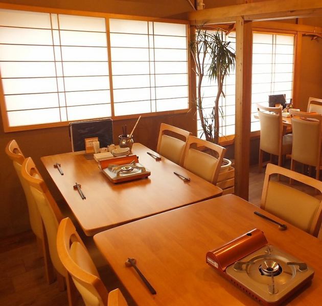 [2楼的日本现代宴会空间]可以容纳15人或更多的宴会空间！您可以在一个空间与朋友一起享受宝贵的用餐时间♪2楼还设有饮料柜台我们将提供最快的饮料，为您的宝贵时间提供支持♪