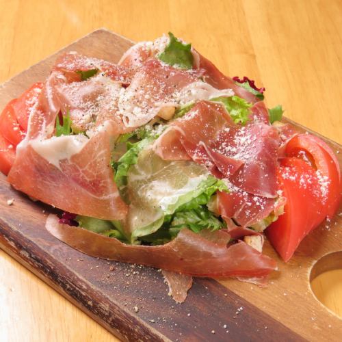 Prosciutto and fresh tomato salad