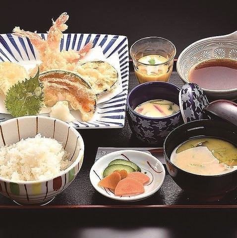 Satisfied lunch with a little luxurious set meal and set meal ♪ * The photo is a night set meal