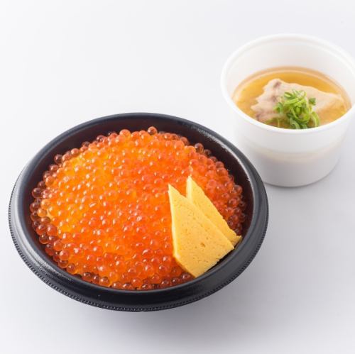 Bowl with plenty of salmon roe