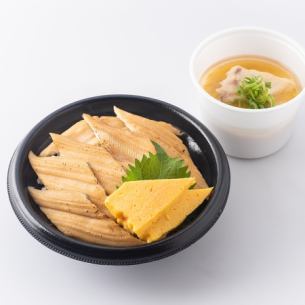 蓋有大量煮海鰻的蓋飯