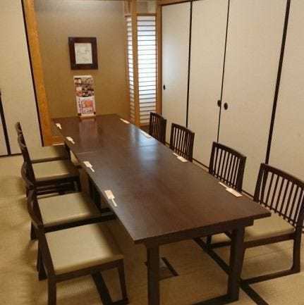 The completely private tatami room is ideal for company banquets and business occasions with a toast, as well as for gatherings with relatives.We also have the ability to prepare meals for celebrations and Buddhist ceremonies, so please feel free to contact us if you would like to use our restaurant for an important day for your family.