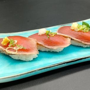 Bonito nigiri (with 3 kinds of condiments)