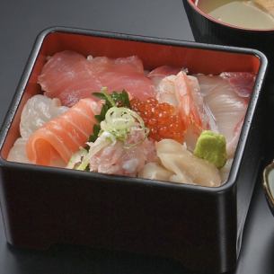 7 kinds of seafood rice bowl (with miso soup)