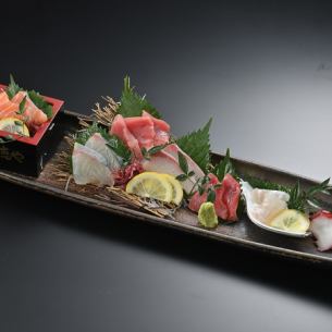 7 kinds of sashimi including medium fatty tuna