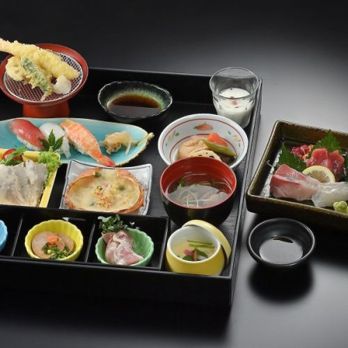 [Jutoku Gozen] 3 types of sashimi, shrimp and seasonal vegetable tempura, crab shell gratin, sushi, etc. (Dinner available too)