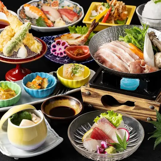 冬宴会【会席】豚バラ出汁小鍋に刺身盛り、フグ一夜干しや天ぷら、寿司3貫《120分飲み放題付》
