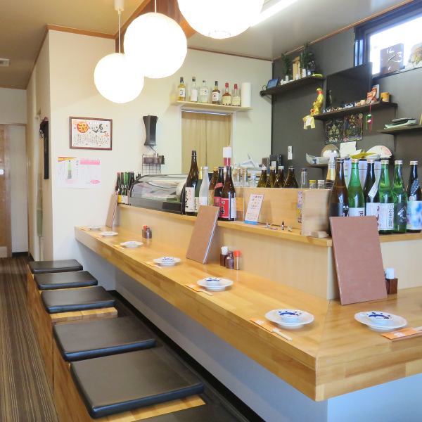 カウンター席は7席ご用意しております！アットホームな雰囲気でおひとりさまの方もお気軽にご利用いただけます★お仕事終わりにフラッと来店も大歓迎です！