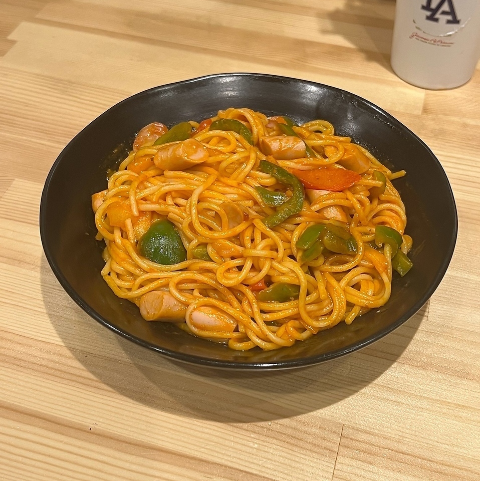 パスタやピザなど、豊富なメニューをお楽しみいただけます。
