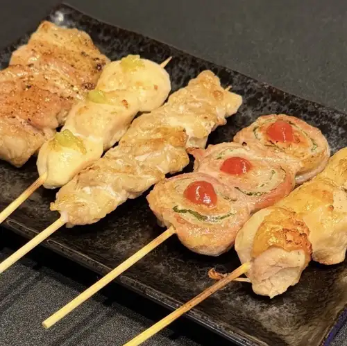 山口県産「長州どり」使用!旨味とジューシーな脂が溢れる、お酒に相性抜群な店主イチオシの極上焼き鳥