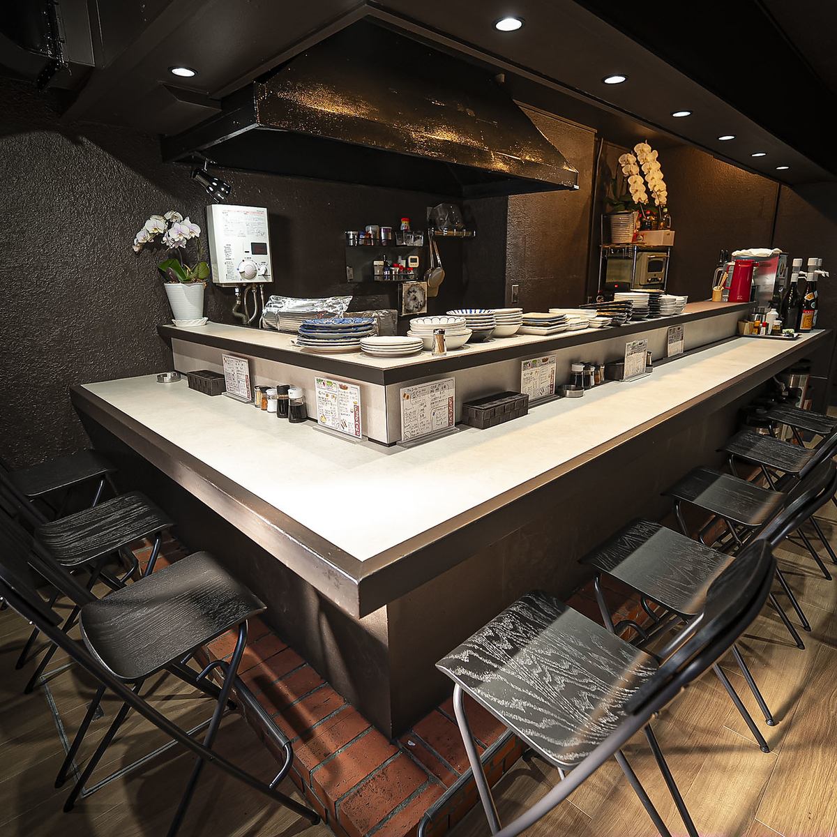 目の前での調理の臨場感は音・香り・温度まで味わえる贅沢なお席