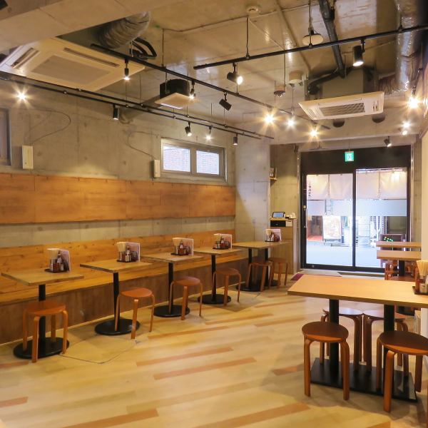 2025年7月3日にオープンした当店は、アットホームな雰囲気が魅力です。カウンター席は6席ご用意しており、お一人様でも大歓迎！元気にお客様を温かくお出迎えいたします。活気溢れて入りやすいお店づくりを心掛けております！