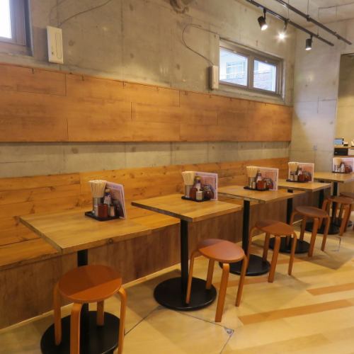 当店では、25名様以上で貸切が可能です。特別なイベントやパーティー、歓送迎会などに最適な空間をご提供いたします。ご希望やご要望がございましたら、お気軽に当店までお問い合わせください。皆様の大切なひとときを、心を込めてサポートいたします。ぜひ当店をご利用いただき、楽しい時間をお過ごしください！