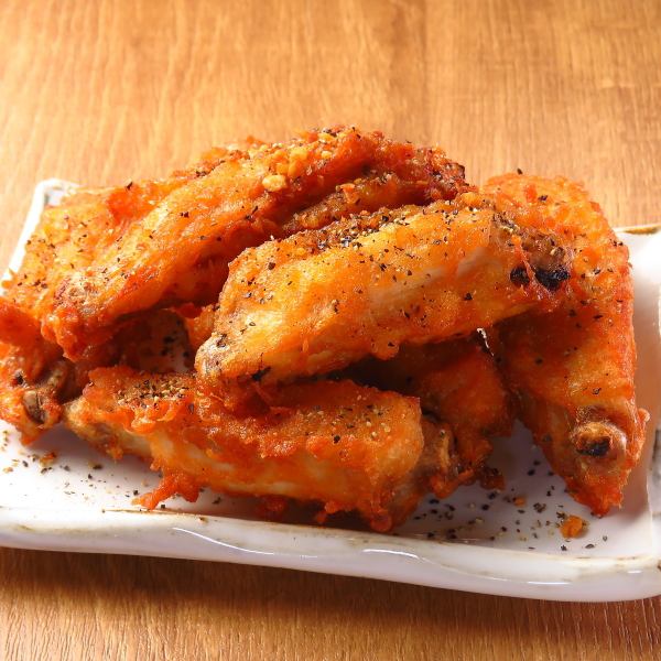 【当店自慢の逸品！特製スパイスとソルトペッパーから味付けを選べる骨付きチキン】春チキボーン