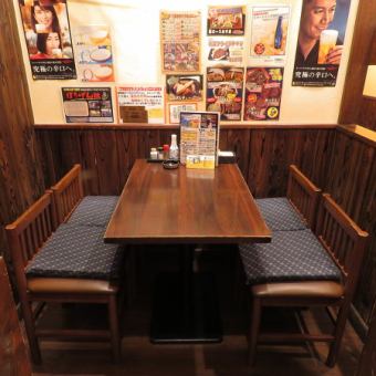 [Table: 4 seats (6 tables)] This is an izakaya that has been around for many years in the local Atsugi city, so it is recommended for drinking parties between families, couples, and friends.An all-you-can-drink course is also available.When it is crowded, it will be 2 hours.Please note.It is a seat on the first floor.