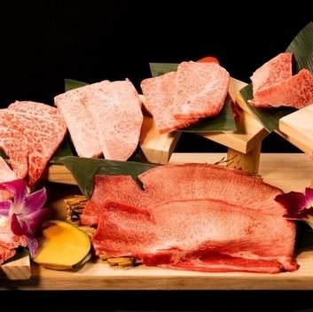 その日のオススメ部位のみを選び、盛付けから美しく仕上げている『上肉盛り合わせ』