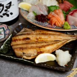 旬の味覚を贅沢に堪能。香ばしく焼き上げた極上の焼き魚。