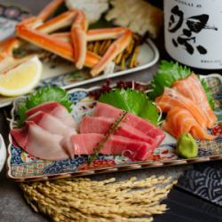 新鮮な魚介を厳選し、素材の持つ旨みをそのまま味わえる刺身。
