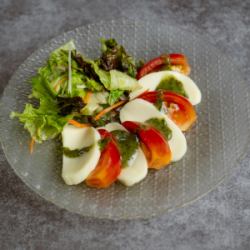トマトとチーズのカプレーゼ
