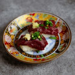 馬肉炙り寿司【2貫638円(税込)/4貫1188円(税込)】