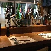 【少人数の方にもオススメのカウンター席】当店では、カウンター席をご用意。少人数でのご利用やお一人様のご来店も大歓迎です！仕事帰りにサクッと飲みたい時や、ご友人同士での飲み会にもピッタリです。