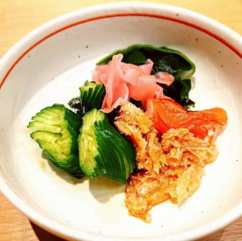 Crab and cucumber in vinegar