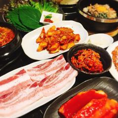 We offer an all-you-can-eat Samgyeopsal course with 90 minutes of all-you-can-drink pork!