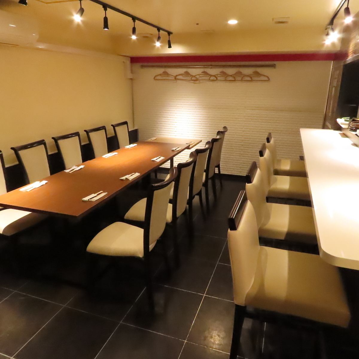 店内10名様～最大16名様までご利用いただけます。