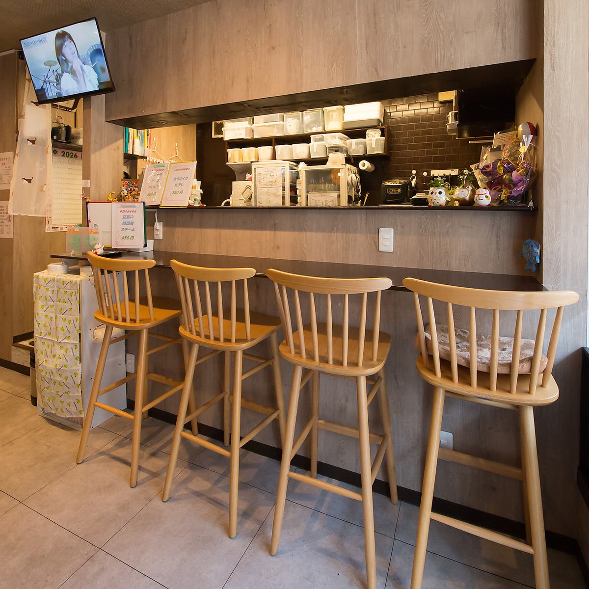 落ち着いた雰囲気の中で当店自慢の料理やお酒をお楽しみください