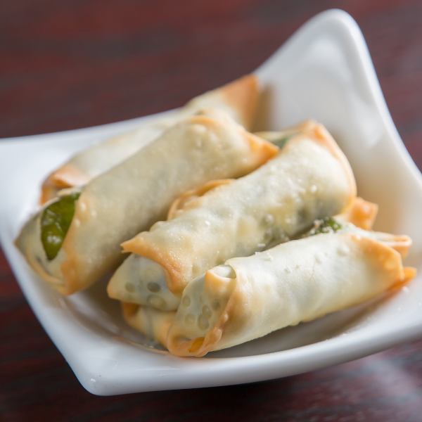 パリッと爽快!一口サイズで女性やお子様でも食べやすい「チーズと紫蘇のミニ春巻き」